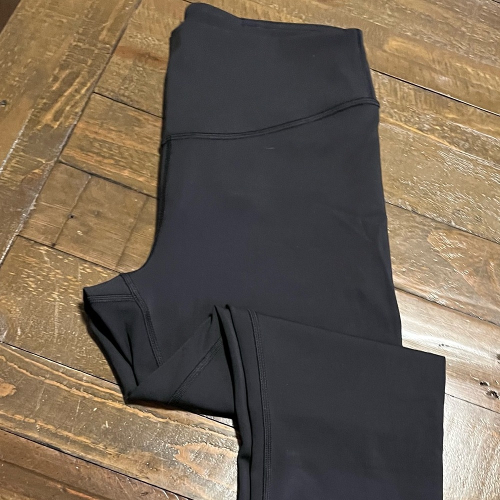 Wunder Under SmoothCover High-Rise Tight 25"
Hemmed in store to 23 inch.